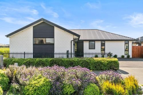 Prebbleton Haven Stylish Home for 6 with 2 bathrooms in Prebbleton
