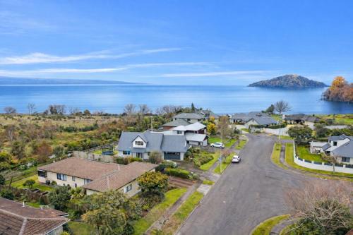 Zodiac Bay Lake Retreat Rotorua in Rotorua