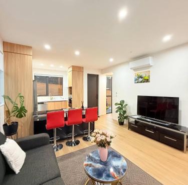 Welcome to 4 bedrooms retreat Golden Lotus Family