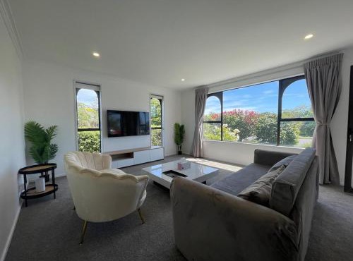 Modern 2BR by Westfield Mall & Free Parking in Christchurch