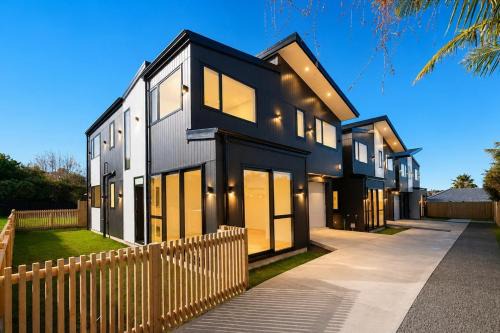 Howick New Builds, Walk to Shops