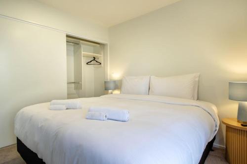 Contemporary Townhouse - Near CBD & Gated Parking in Christchurch
