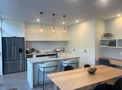 Heart Of Cambridge - Penthouse Prestige in Hamilton