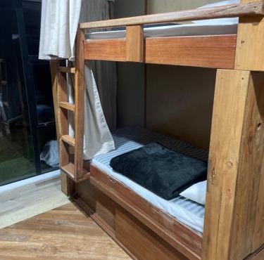 Leigh backpackers