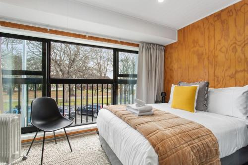 Sunny Escape Steps from Hagley Park & Hospital in Christchurch