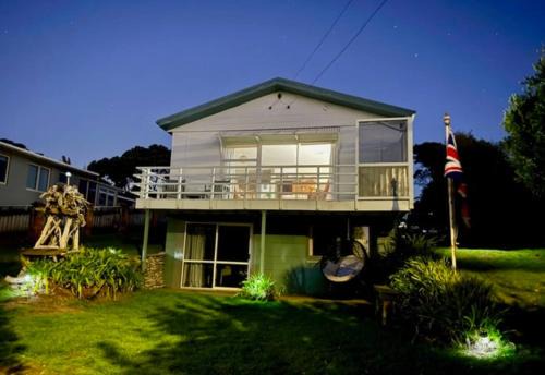 Oakura Beachfront Epic Views & Close to Everything! in Oakura