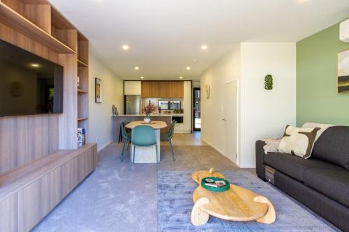 Stylish CBD 2 Bed Townhouse - Sleeps 6 - Free Parking in Christchurch