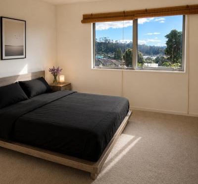 Double room with share bathroom free street parking