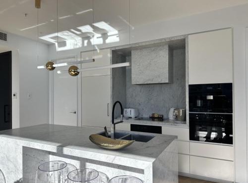 High-Rise Luxury Stay with Harbour Views at 51 Albert Street