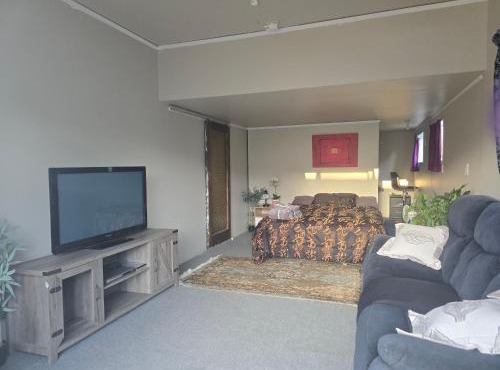 Affordable pit stop Te Horo Beach