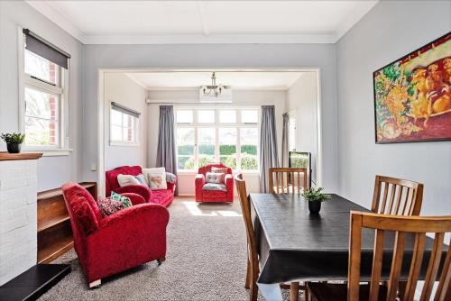 Avenal Retreat - Character Home Near Queens Park in Invercargill