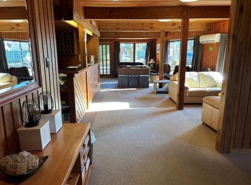 Cedar Chalets and Barkers Lodge in Methven