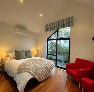 Kapiti Breeze, Walk to Beach, Golf and Cafes