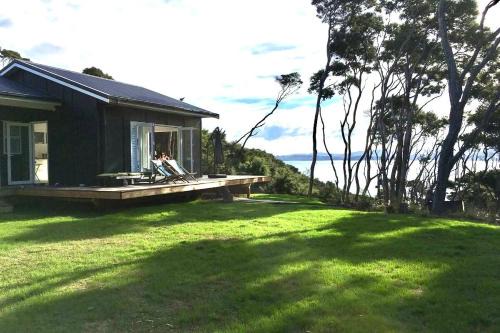 Kawau Kererū Bach in Auckland