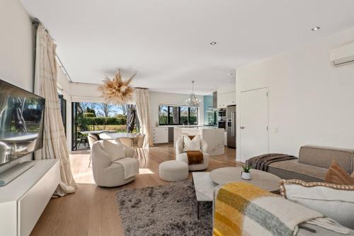 Spacious 4BR Home on Elmwood Park Free Parking in Christchurch