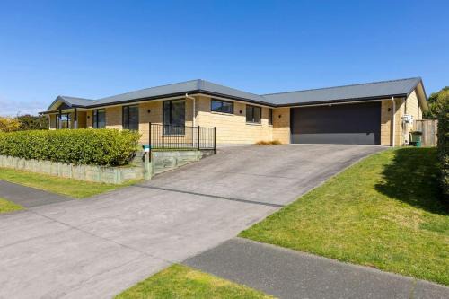 Riverview on Hindmarsh - Elevated Stunning Waikato River Views - Taupo in Taupo