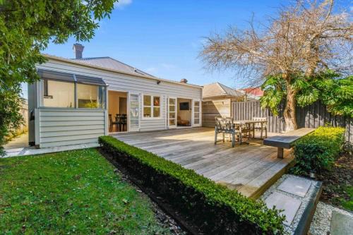 Grafton Garden 4BR Retreat near Domain in Auckland