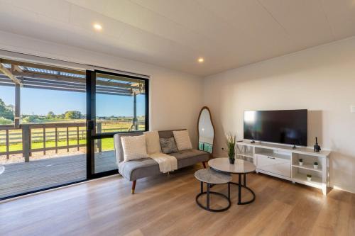 Charming 3-Bedroom Farm Stay Cabin in Kingseat in Auckland