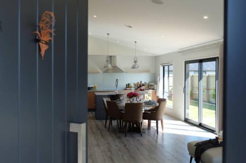 Quiet & Warm House Parking Sleeps 7, 19 mins from CHC airport in Prebbleton