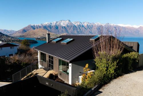 Aspen Ridge by MajorDomo - Brand New 4-Bedroom Villa in Queenstown