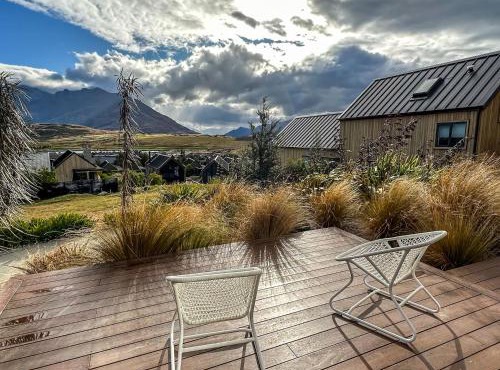 Falcons Retreat with spa near skifields in Queenstown