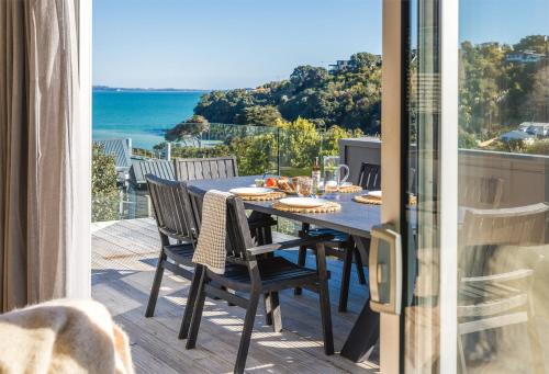 Surfdale Sea Views in Auckland