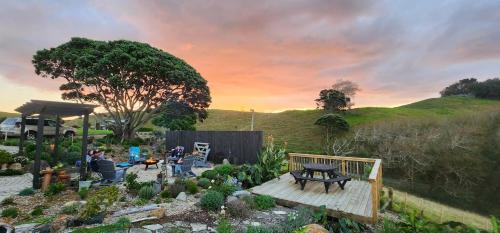 The School Teachers House Historic Cottage with Twin Outdoor Baths in Waiuku