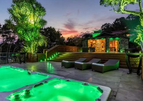 Maison Blanc Lodge - Nature Haven 4-Bed Luxury in Auckland