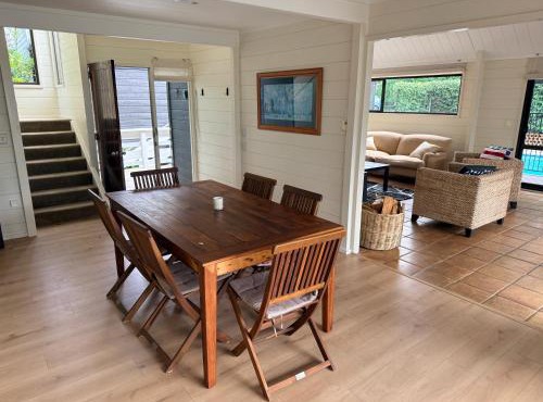 Clifftop Ocean Views with Pool - Leigh in Auckland