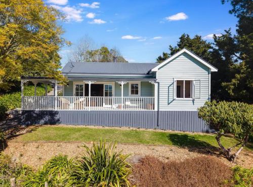 Saddlers Cottage by Homello in Auckland