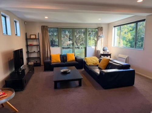 15 Minutes Walk to Stadium - 2 Car parks 2 Bedroom in Christchurch