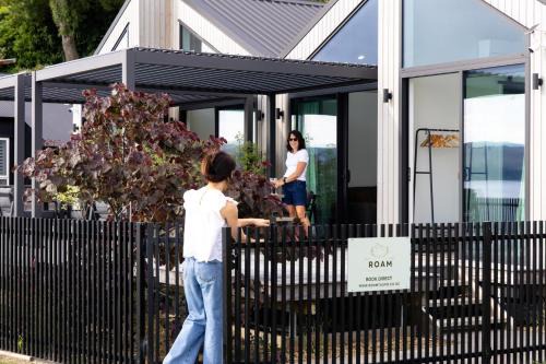 Roam Taupo Lake Front Unit 1 - Spa Pool in Taupo