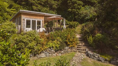 Tarata Eco Retreat Cabin in Taharoa
