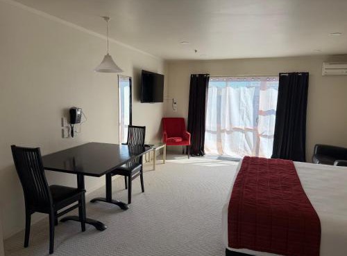 Valdez Motor Lodge in Hastings