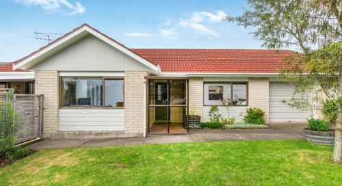Elliot House 3 Bedroom Howick Village Retreat in Auckland