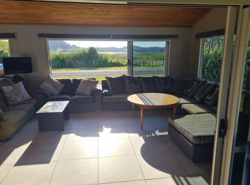 Secluded East Coast Beach Northland Casa Hov in Taiharuru