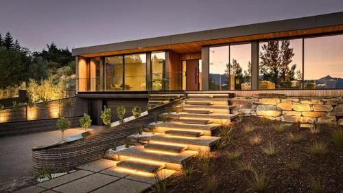 Lake Wanaka Private Retreat in Wanaka