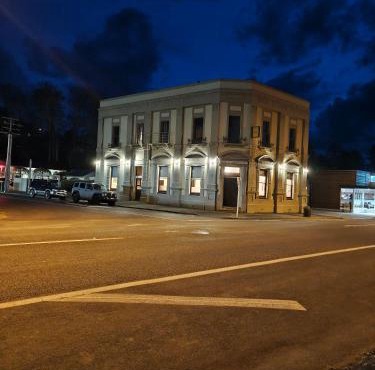 The Historical Bank house 4 Home Stay in Lawrence