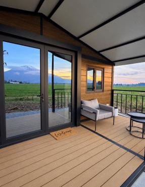 Alpine View Lodge - A million dollar mountain view for everyone to enjoy in Staveley