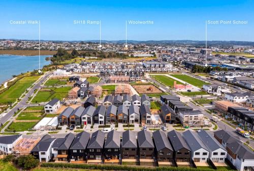 Modern Hobsonville 4 Bedroom Waterfront & Parking in Auckland