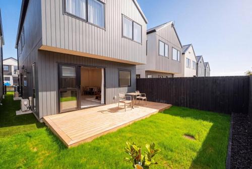 Modern Hobsonville 4 Bedroom Waterfront & Parking in Auckland