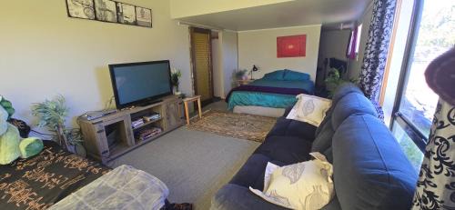 Beach rustic & Affordable, no frills self catered private in Te Horo