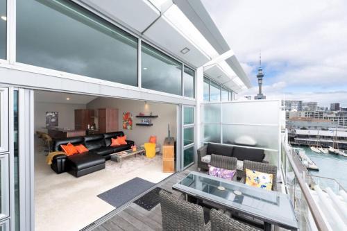 3 Bedrooms Penthouse Unit with Princes Wharf View in Auckland