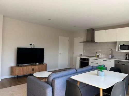 Luxury 2-Bed Townhouse Opposite Northlands Mall in Christchurch