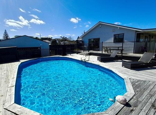 Pukehina Retreat, Private Pool, Pastures and Beach in Pukehina