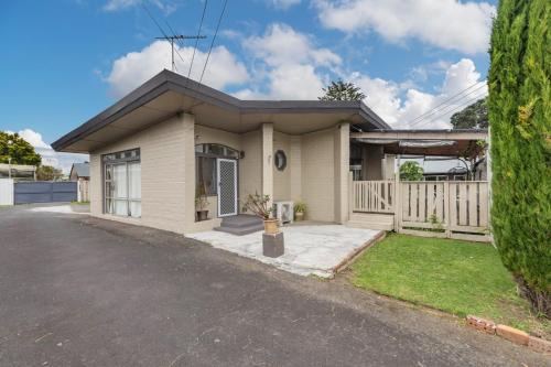 Cozy Family Home - Manukau City Holiday Home in Auckland
