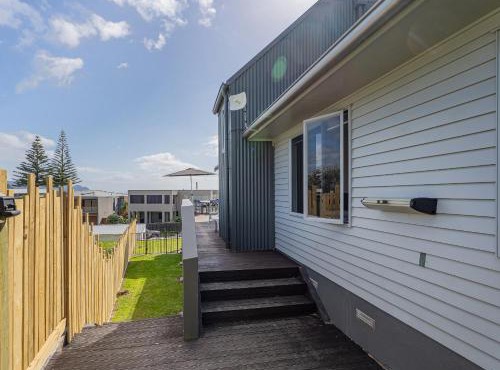 Ocean View Beach Beauty - Tairua Holiday Home in Tairua