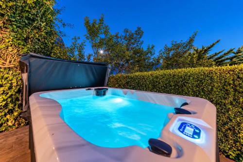 The Andromeda Hideaway - 6BR Hot tub BBQ in Lake Tekapo