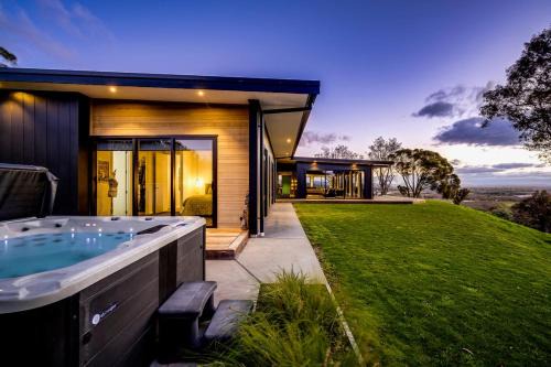 Millar Ridge | Spa, Views & Pet Friendly in Hastings
