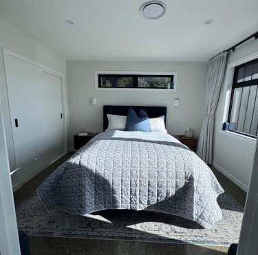 Redvale Hills - Stylish Guest Suite in Redwood Valley in Redwoods Valley